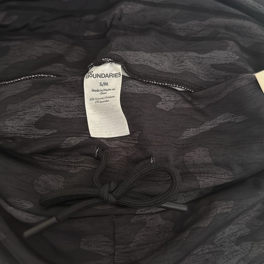 Grey Camo Leggings with Drawstring Tie, 26” Inseam Size S/M NWT - Picture 6 of 7
